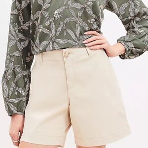 NWT Loft Monroe 6" Chino‎ Shorts In Cream Size 6